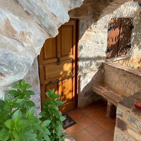 Find Your Peace In A Traditional Country House!!
