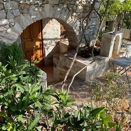 Find Your Peace In A Traditional Country House!! Láyia