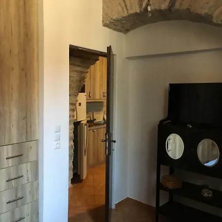 Find Your Peace In A Traditional Country House!! Apartment Lagia